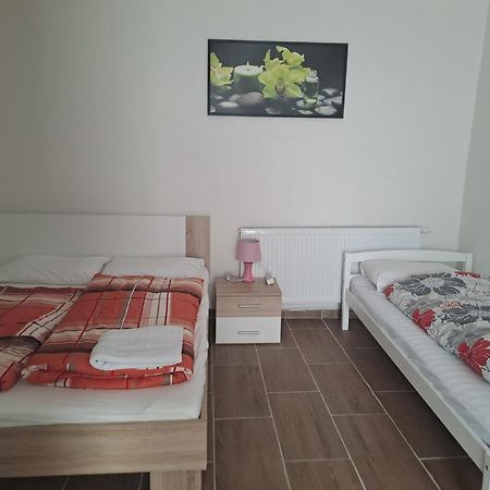 Apartmán Nha Nghi Cho Cap Doi Va Gia Dinh Praha Exteriér fotografie