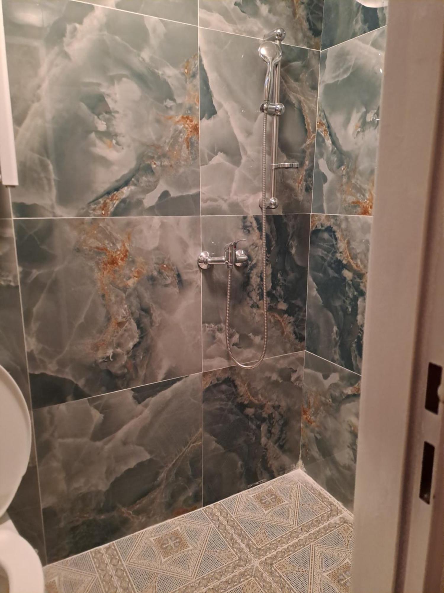 Apartmán Nha Nghi Cho Cap Doi Va Gia Dinh Praha Exteriér fotografie